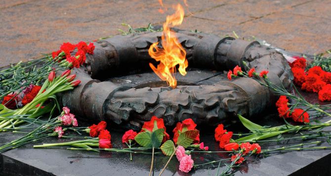 В Литве на Антакальнисском кладбище уберут мемориал советским воинам и вечный огонь
