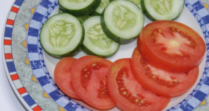 В Украине цена на огурцы выросла по самые помидоры. А сами помидоры уже по 142 гривны за кило