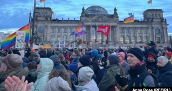 Левые в Германии  вышли на массовую демонстрацию против правых и проявлений фашизма в обществе