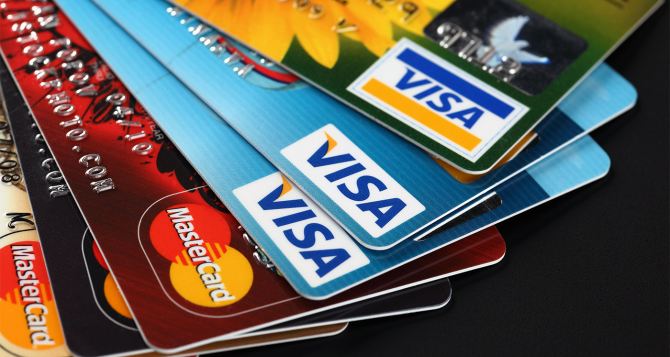 Касается всех, у кого есть банковская карта: правительство планирует ограничить денежные переводы
