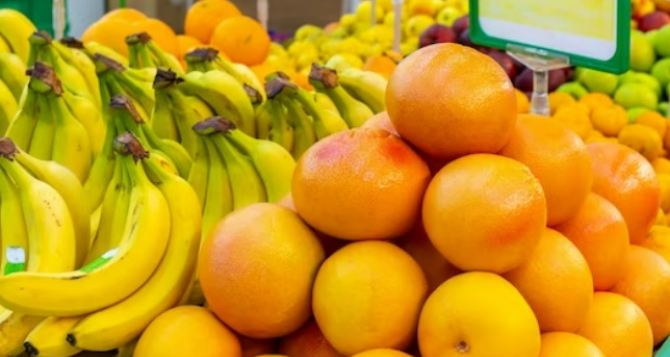До 60 гривен экономии. В каких супермаркетах дешевле купить апельсины, бананы и яблоки?