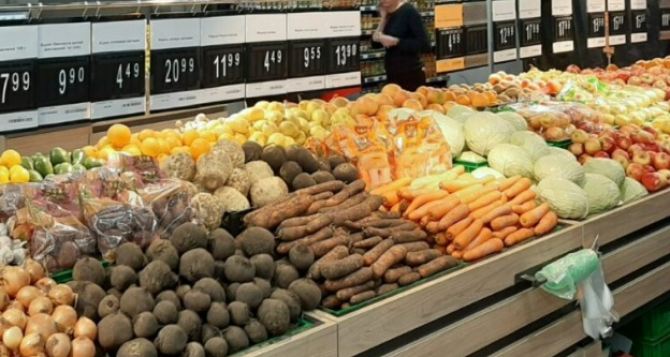 Украинские супермаркеты изменили цены на некоторые продукты борщевого набора. Хозяйки облегчённо выдохнули