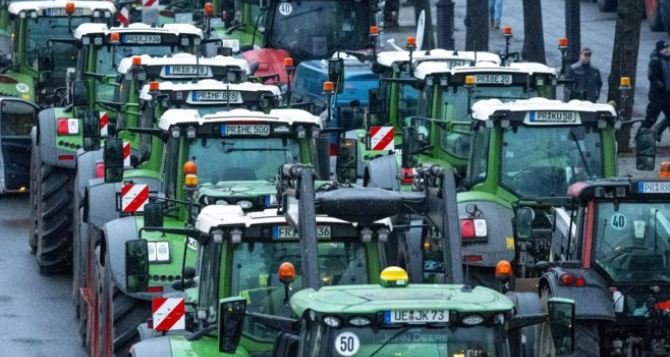 6 февраля чешские фермеры блокировали дороги в Чешской Липе. Продолжение будет в других городах страны