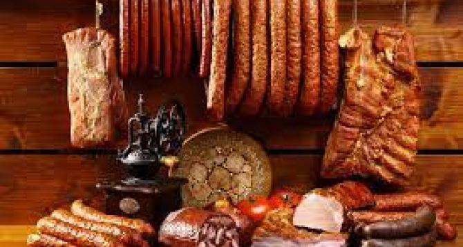 Поляки знают толк в  мясе и колбасах и требуют запретить называть растительные продукты  «мясной» терминологией