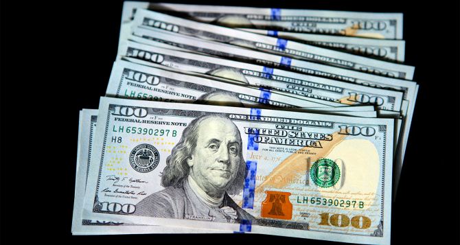 Доллар продолжает «качели», он подешевел после роста: курсы валют на 8 февраля 2024 года.