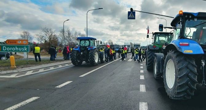 Польские фермеры опять перекрывают дороги из-за украинских продуктов