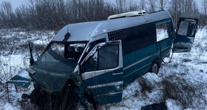 В Харьковской области ДТП с микроавтобусом: пострадали 12 человек, в том числе несовершеннолетние