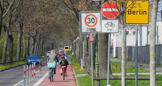 В Германии велосипед, это серьезный вид транспорта на дорогах. Теперь есть новые правила для велосипедистов в Германии