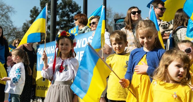 Может ли ребенок за границей учиться в украинской школе — что может измениться