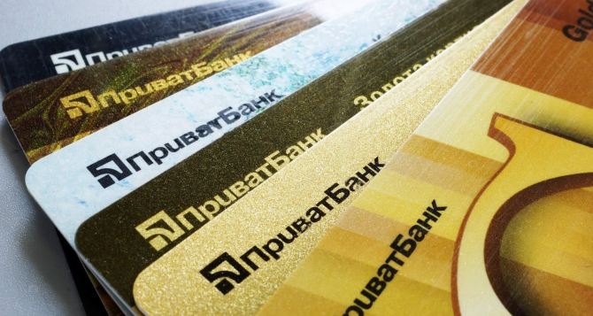 До 500 грн в месяц: «ПриватБанк» предупредил всех кто делает переводы и покупки с карты или «Приват24»