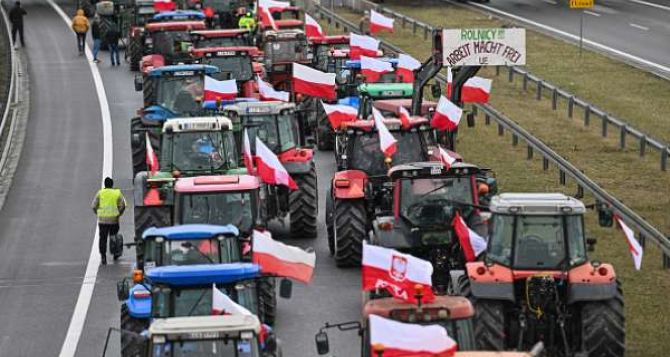 Польские фермеры начали блокировать на польско-украинской границе движение всех видов транспорта: где будут перекрыты дороги