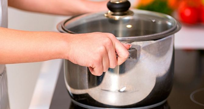 Три главные причины почему суп должен обязательно вариться под крышкой — хозяйкам на заметку