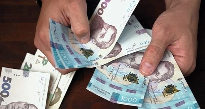 Для граждан Украины со статусом ВПЛ доступна регистрация на выплаты: как получить 3600 гривен в месяц на каждого члена семьи