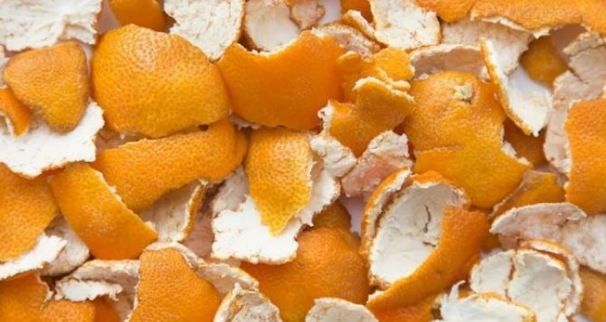 Если вы до сих пор выбрасываете апельсиновую кожуру, значит вы просто еще не знаете в каких целях ее можно использовать