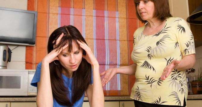 Токсичная свекровь: десять признаков того, что мать мужа вас ненавидит
