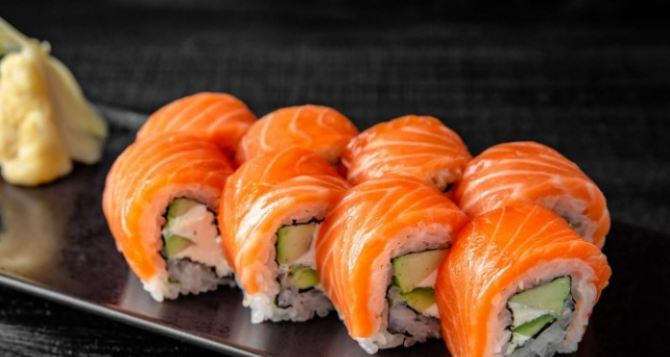 Лучше заказать меньше, чем выкинуть: Не ешьте суши на следующий день. Почему?