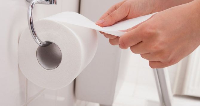 Как использовать туалетную бумагу правильно: пупырышками наружу или внутрь