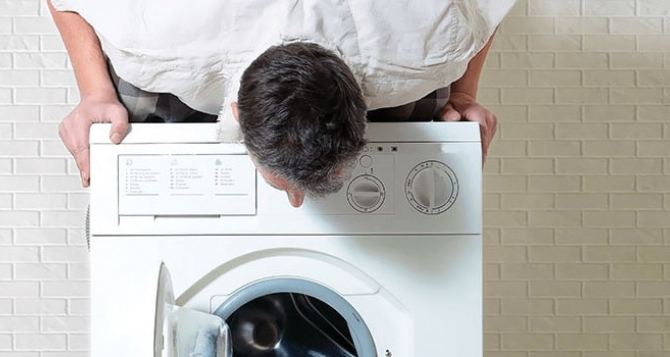 Через каждые четыре недели включайте на стиральной машинке эту кнопку: поразитесь эффекту