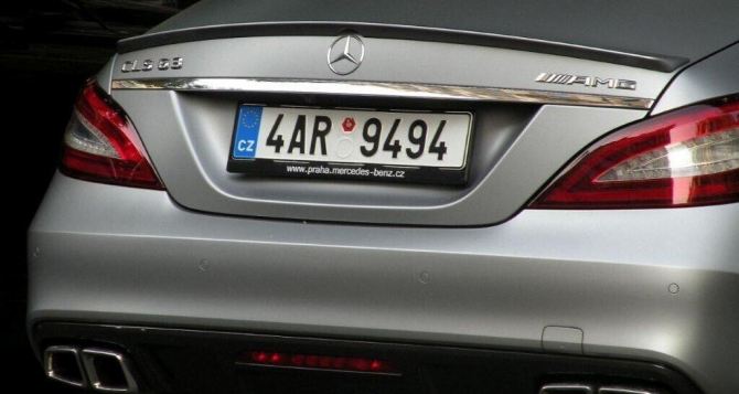 Возможно ли украинским беженцам  в Чехии купить автомобиль  и поставить местные номерные знаки?