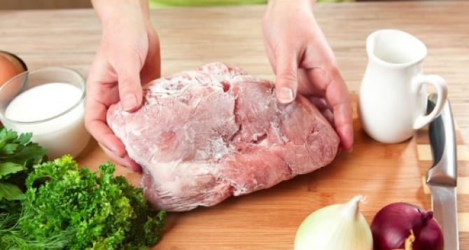 Многие портят блюдо еще даже не начав его готовить: Как правильно размораживать мясо