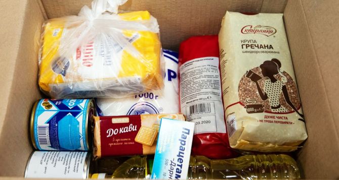 Cемьям украинцев с детьми выдают наборы продуктов: как получить, какие условия