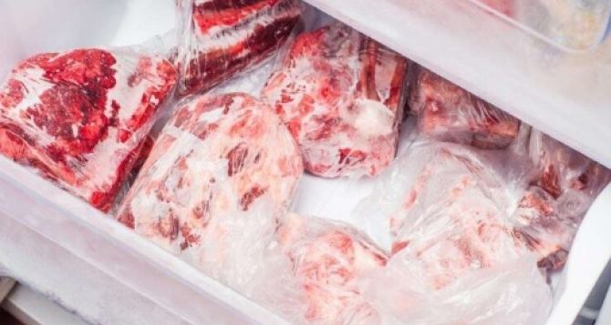 Стоит ли вдоволь запасаться мясом? Мало кто знает, когда оно начинает портиться: Сроки хранения мяса в холодильной и морозильной камере