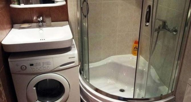 Можно ли мыться в ванной, когда работает стиральная машина: ответ вас удивит