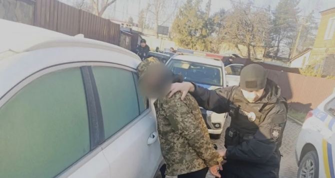 Во Львове люди в военной форме ограбили банк