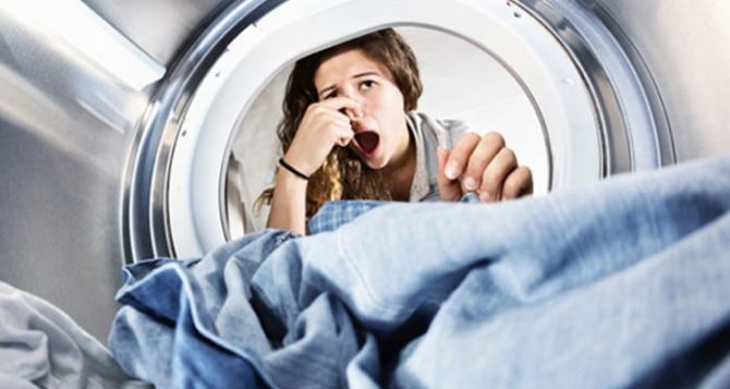 От каких вещей стиральная машинка становится вонючей. Не стоит игнорировать полезные советы.