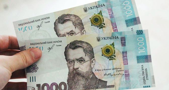 Украинцам выдают новую денежную помощь — как подать заявку, кому дают