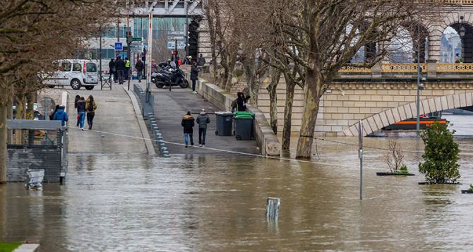 В десяти департаментах страны Евросоюза предупреждение об угрозе наводнений