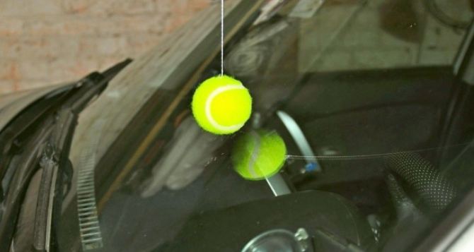 Обычный теннисный мячик спасет ваше авто от повреждений. В чем его «сила»?