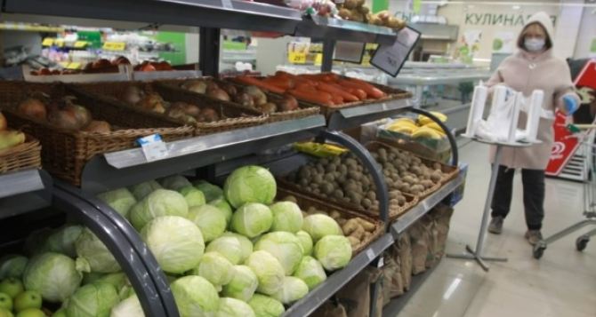 Готовим борщ и стругаем салат. В Украине стремительно дешевеет самый популярный овощ