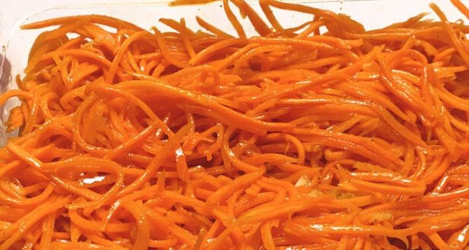 Вкуснейший салат из моркови полюбит все семья! Готовится просто, съедается быстро