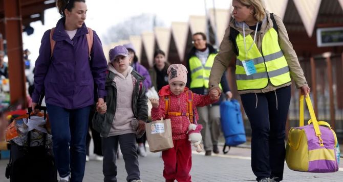 Станет обязательным с 1 сентября: для украинцев, выехавших за границу с детьми, объявили об изменениях