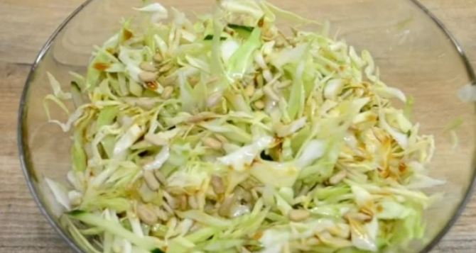 Простой салат из капусты с одним секретом для любителей остренького!