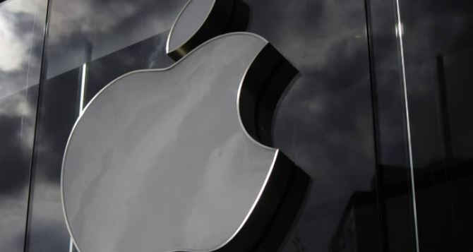 Компания Apple увольняет сотрудников. Названы две основные причины.