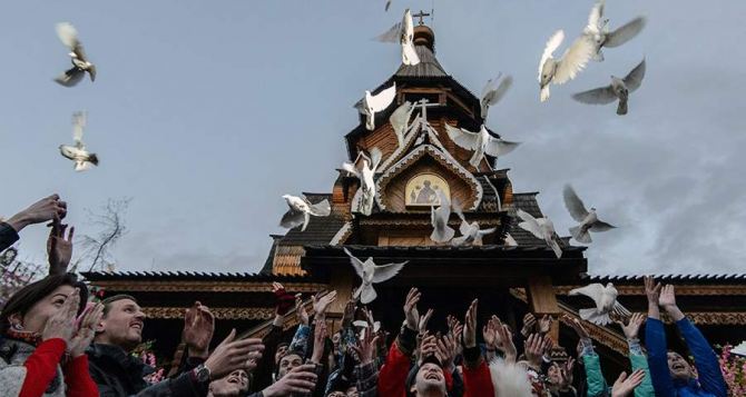 Завтра Великий праздник для православных. Можно ли работать и что можно есть