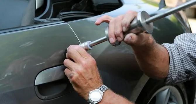 Швидке відновлення кузова автомобіля з використанням зворотного молотка