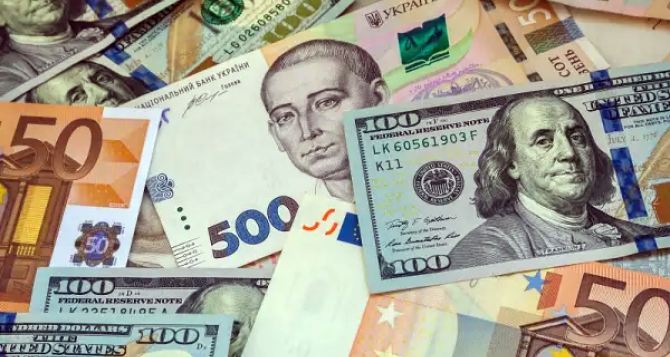 Доллар достиг очередного рекорда: курс валют на 19 апреля 2024 года