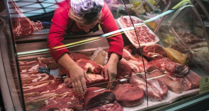 Касается всех, кто постился — «шашлычки» обойдутся дорого: в Украине перед Пасхой подскочили цены на мясо