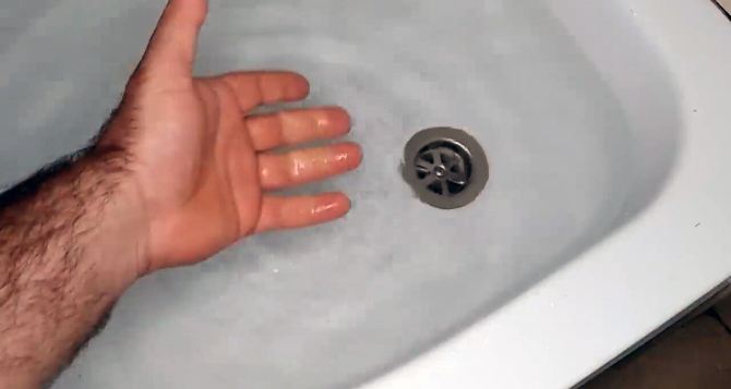 Прочищаем без вантуза засор в мойке, ванне и унитазе: быстрый и качественный способ