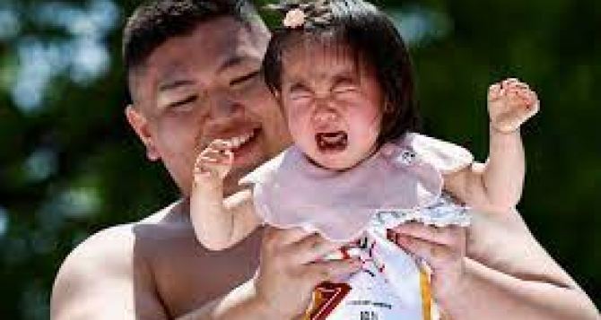 Фестиваль плачущих младенцев завершился в Японии