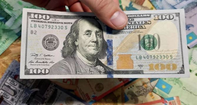 Доллар дешевеет, гривна прибавляет в цене: курс валют на 6 мая 2024 года
