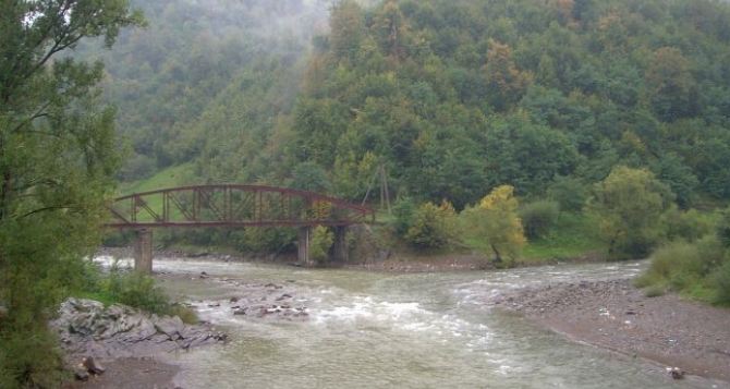 В приграничной реке сегодня нашли сразу 6 тел украинских мужчин. Одному было всего 20 лет. ФОТО