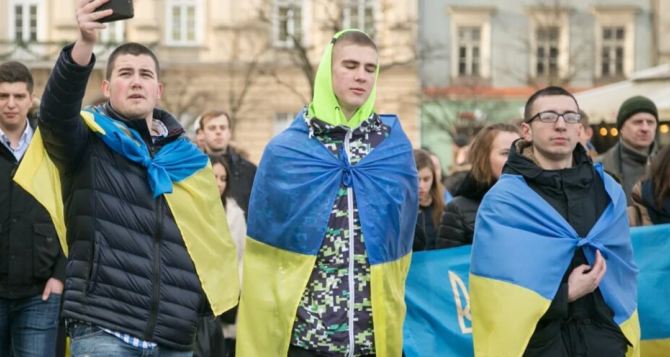 Граждане Украины массово подают заявления на международную защиту в Польше, счет идет на тысячи