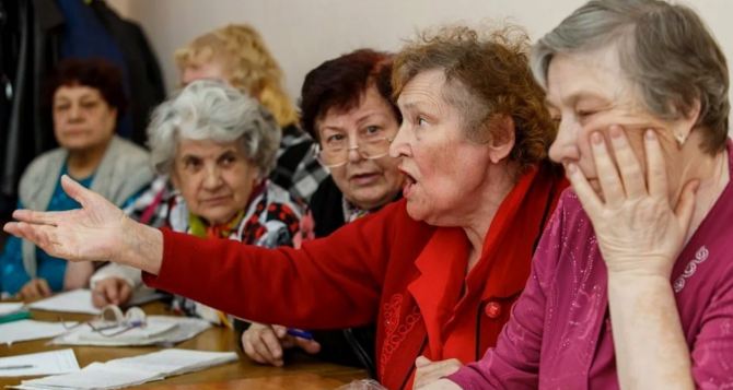 Пенсионеров снова пугают, что оставят без пенсии: когда и кому из украинцев могут отменить выплаты