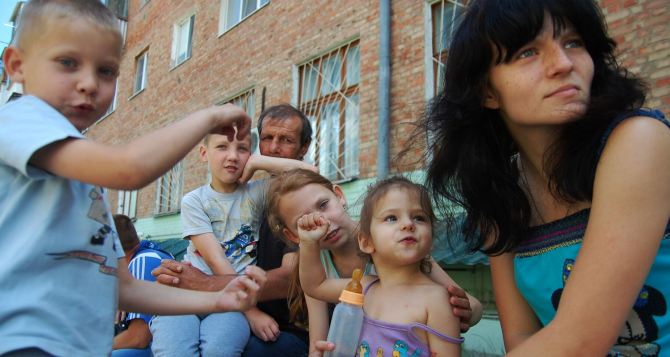 На детей находящихся за границей можно получить денежную помощь до 40 тысяч гривен:
