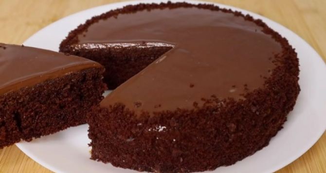20 минут и готово! Вкуснейший шоколадный пирог из простейших ингредиентов