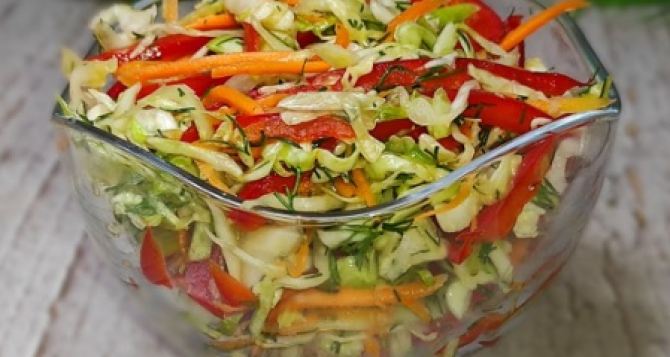 Без помидор и огурцов: Уникальный салат, который будет стоять на вашем столе все лето!